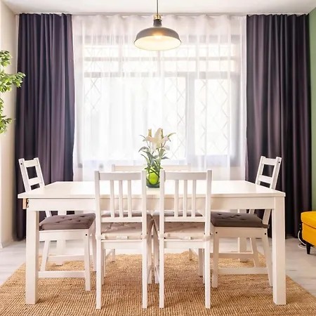 Exquisite Central Flat Near Bagdat Street *