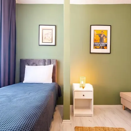 Exquisite Central Flat Near Bagdat Street