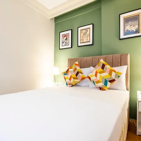 Exquisite Central Flat Near Bagdat Street